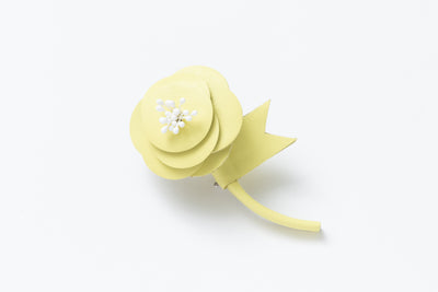 Round petal flower brooch