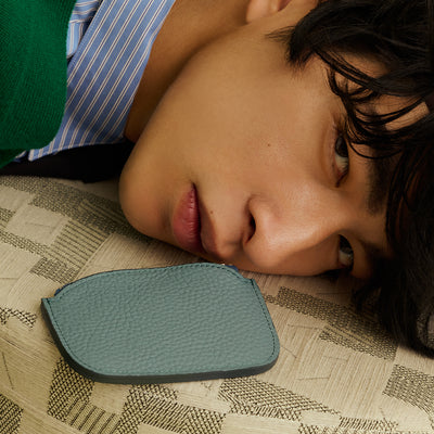 ＜レザリ＞エンボスレザーMTコインケース/スカイ