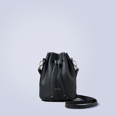 ＜LEZALI＞壓花迷你抽繩肩背包/灰褐色