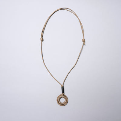 <SENTI FLATTER THE SENSES> Leather Blade Circle Long Necklace / Black