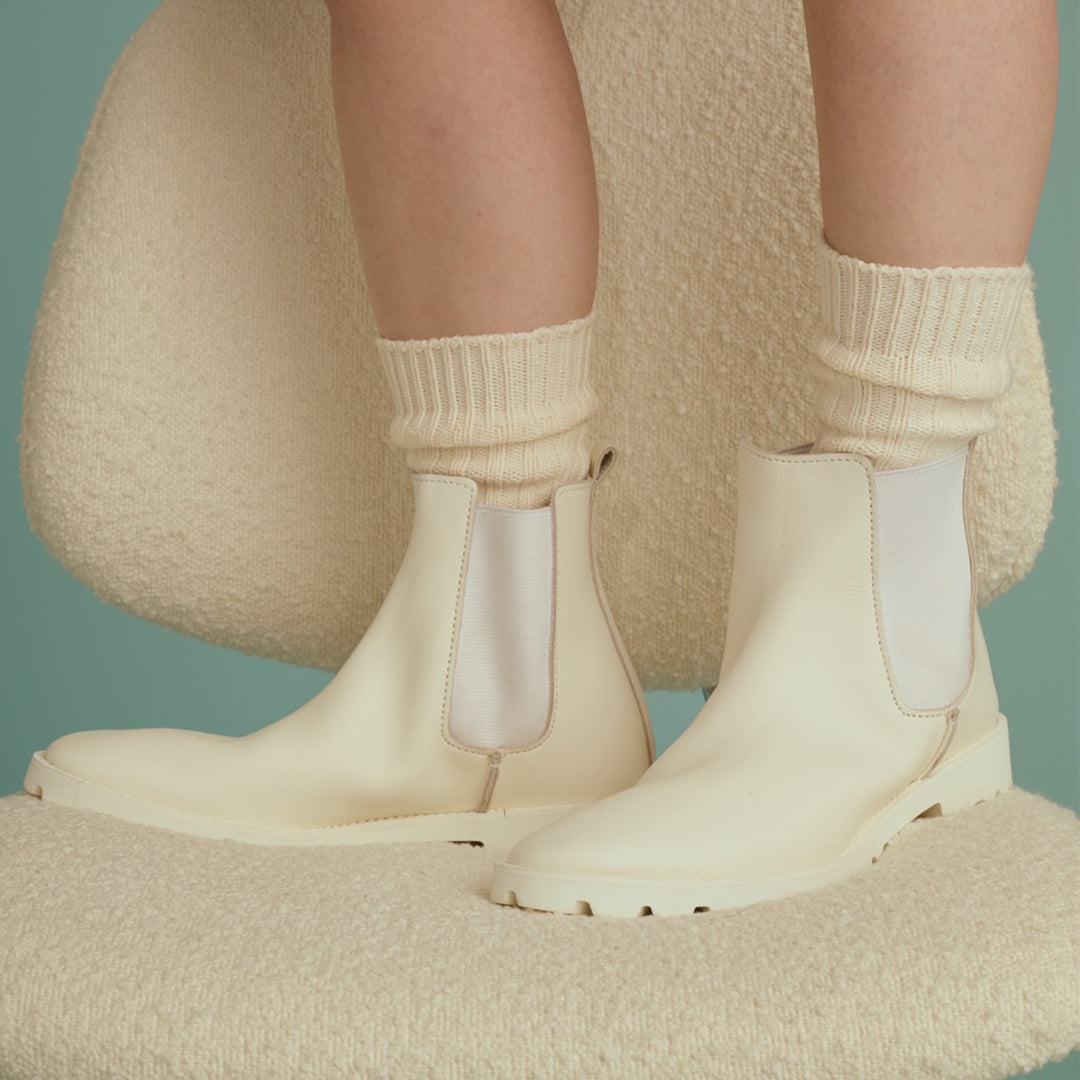 <U-DOT> Chelsea Boots / White