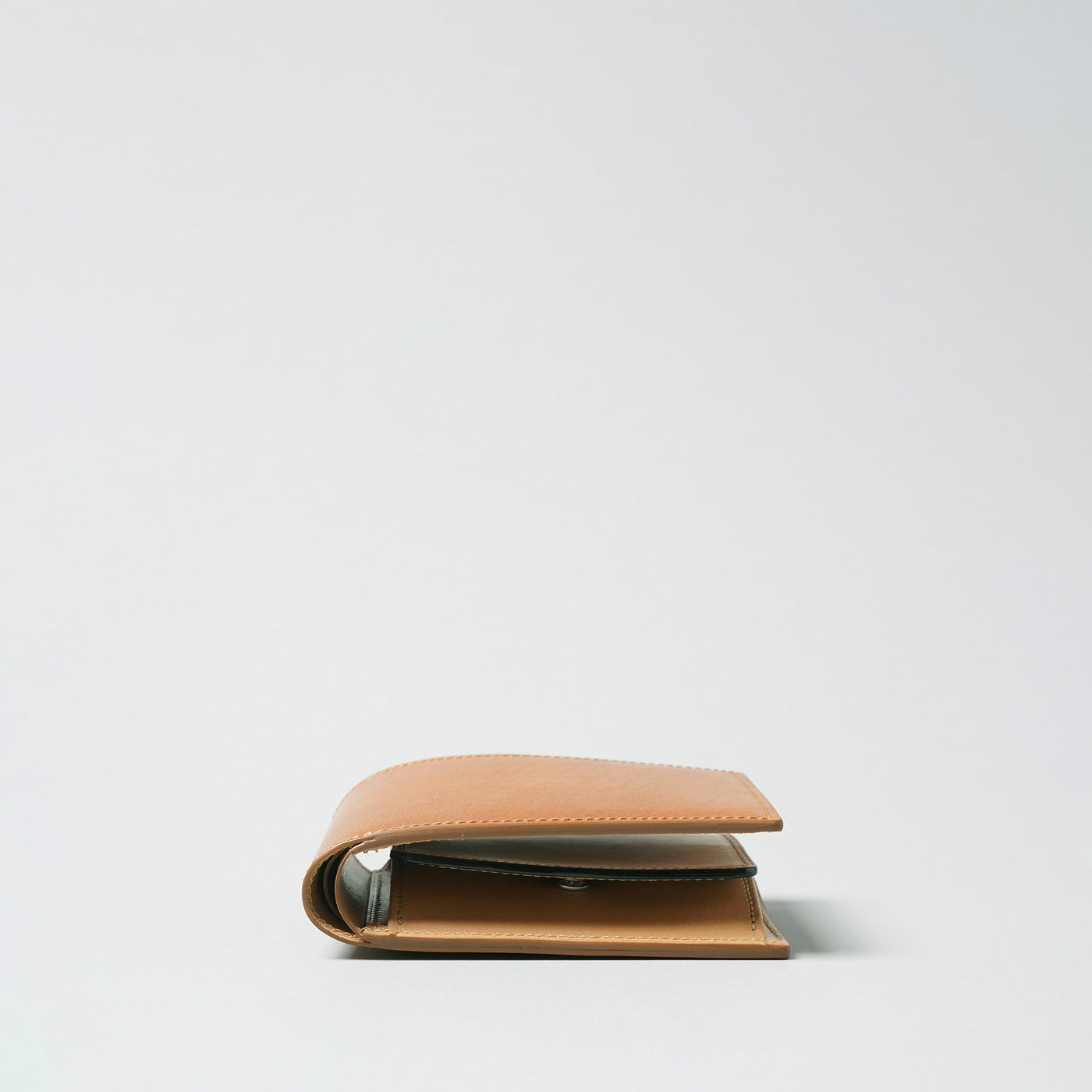 <Flathority> Water dyed oil cordovan bi-fold wallet / Camel