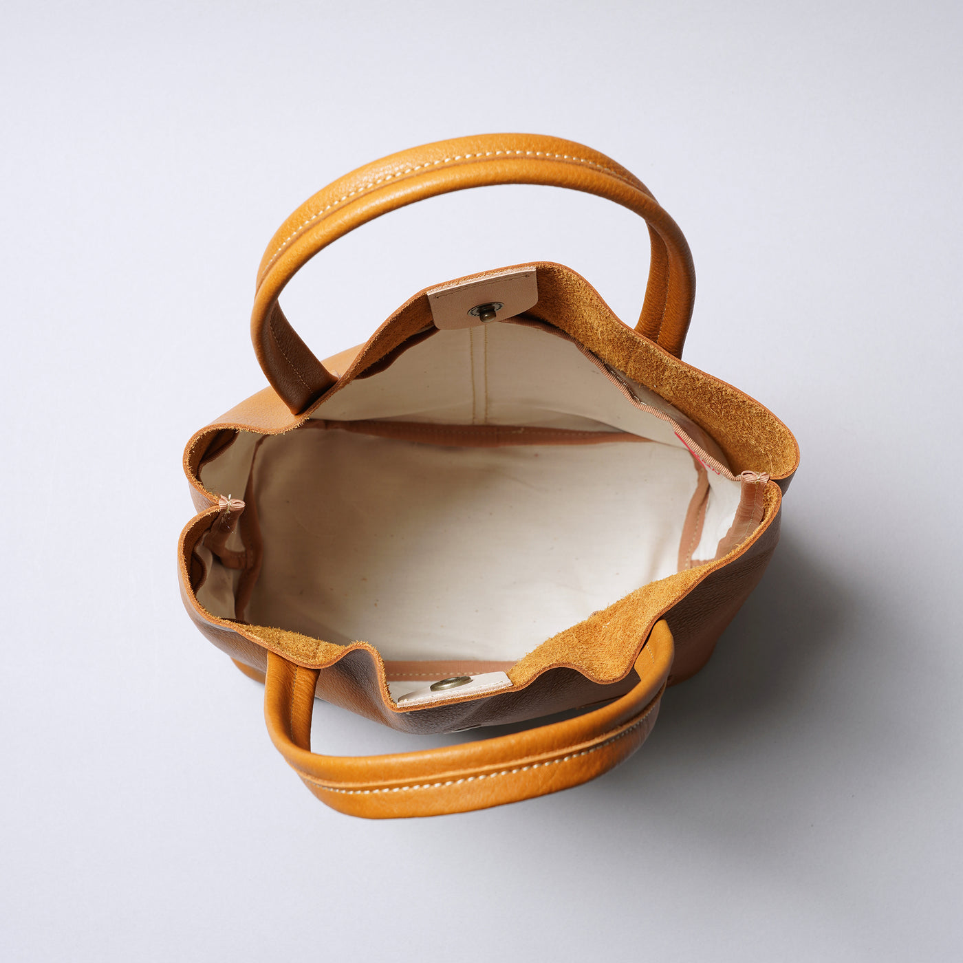 ＜レッセフェール＞ピエーザ ハンドバッグ/レッド