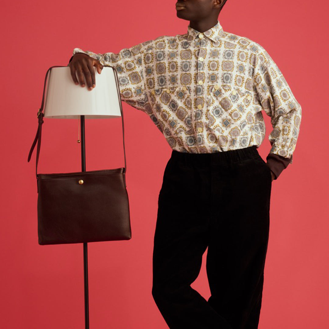 ＜ダコタ ブラックレーベル＞イオシリーズ 横ショルダー/チョコ