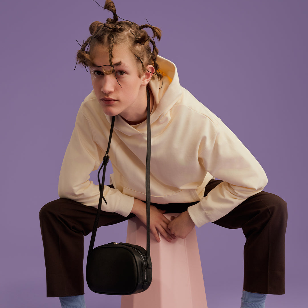 ＜VIA DOAN＞Zilda 橫長型迷你斜肩包/黑色