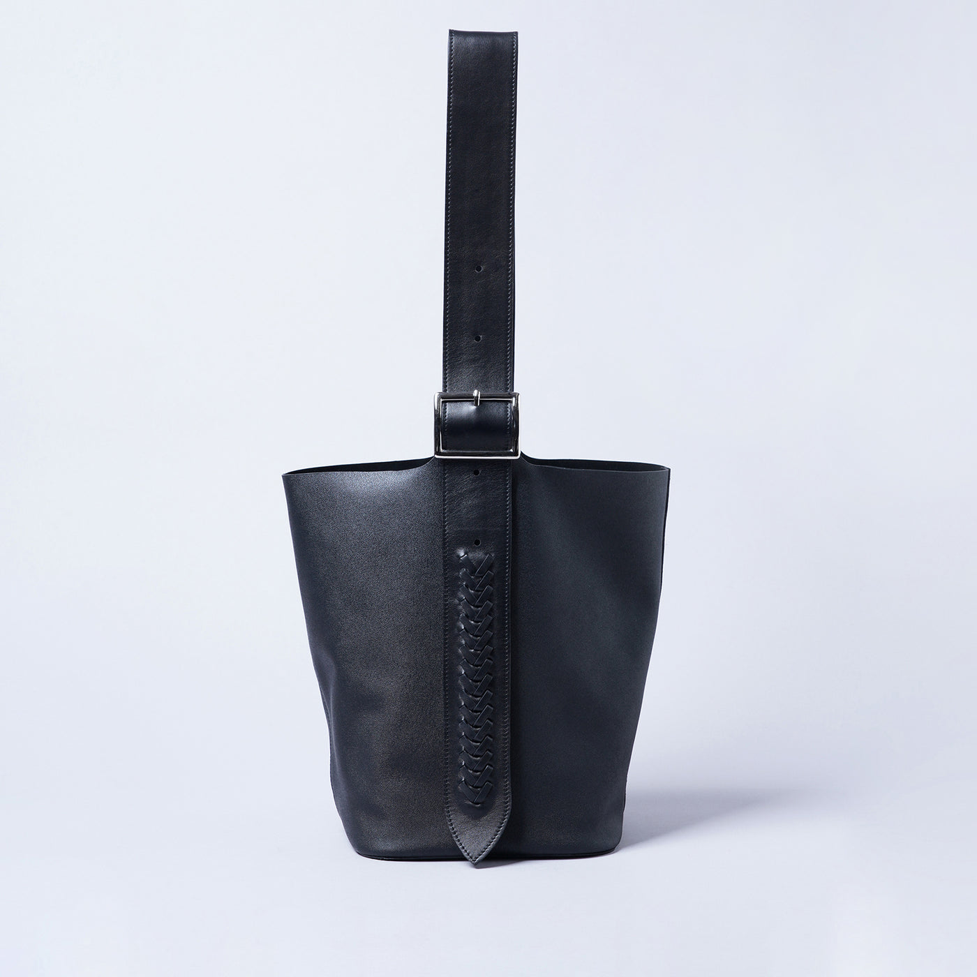 <BLACK IVORY> V / Black