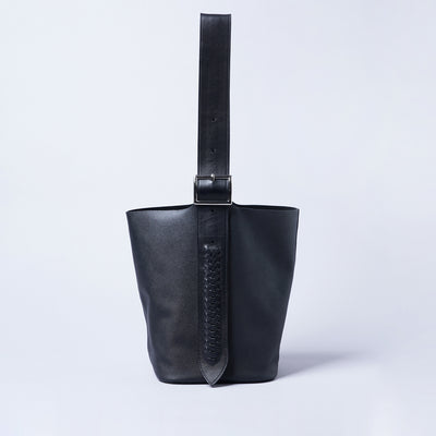 <BLACK IVORY> V / Black