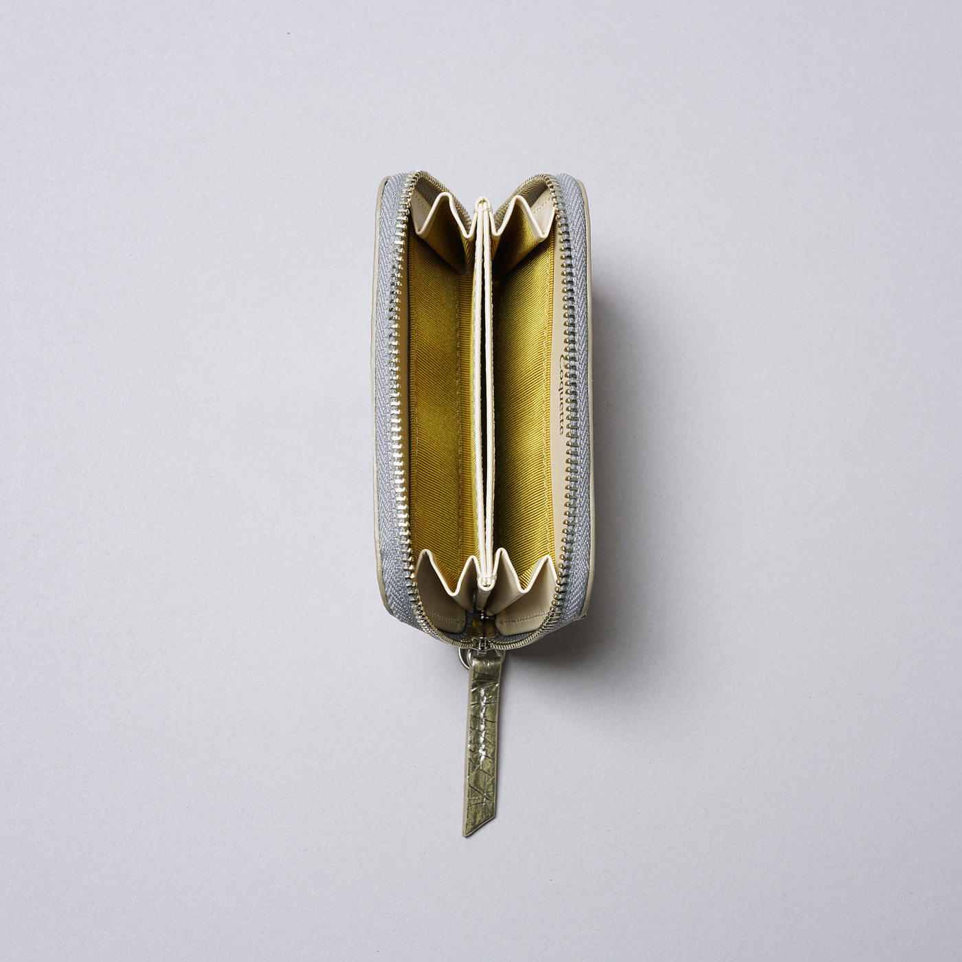 ＜コケット＞Round Mini Wallet（シャイニー）/ブルー×ゴールド