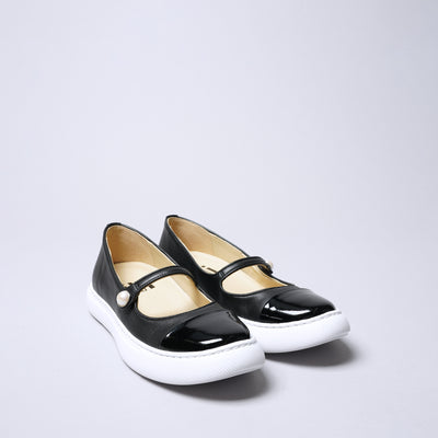 ＜アイユーアイ＞ワンストラップ スニーカー/ブラック×ホワイト