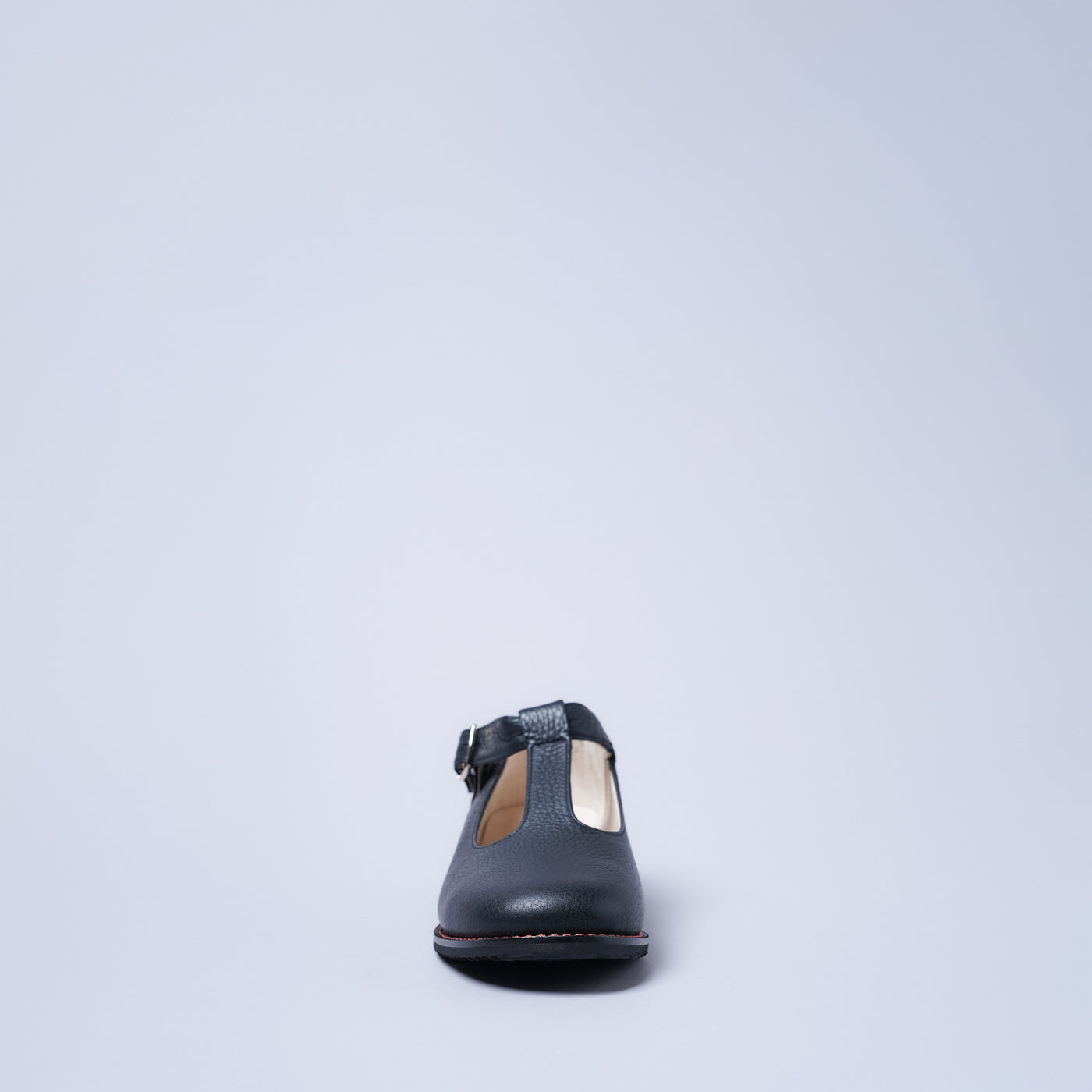 ＜クツネ＞T-STRAP LOAFER/黒(ブラック)