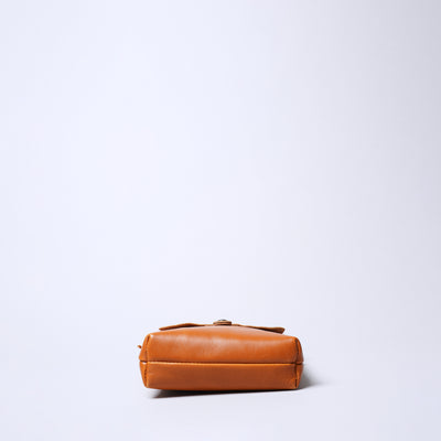 ＜レッセフェール＞ヴォルフ ポーチ型ミニショルダーバッグ/レッド