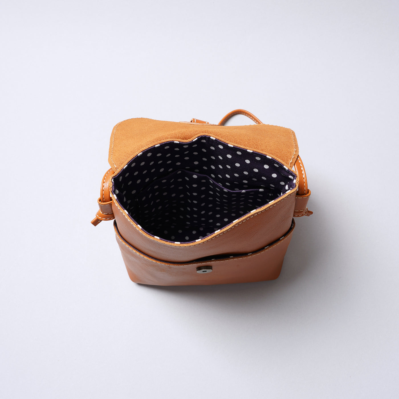 ＜Laisser Faire＞Wolf 隨身迷你斜背包/黑色