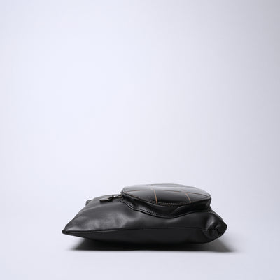 <REAL MIND BL> Thin Gusset Shoulder Bag / Black