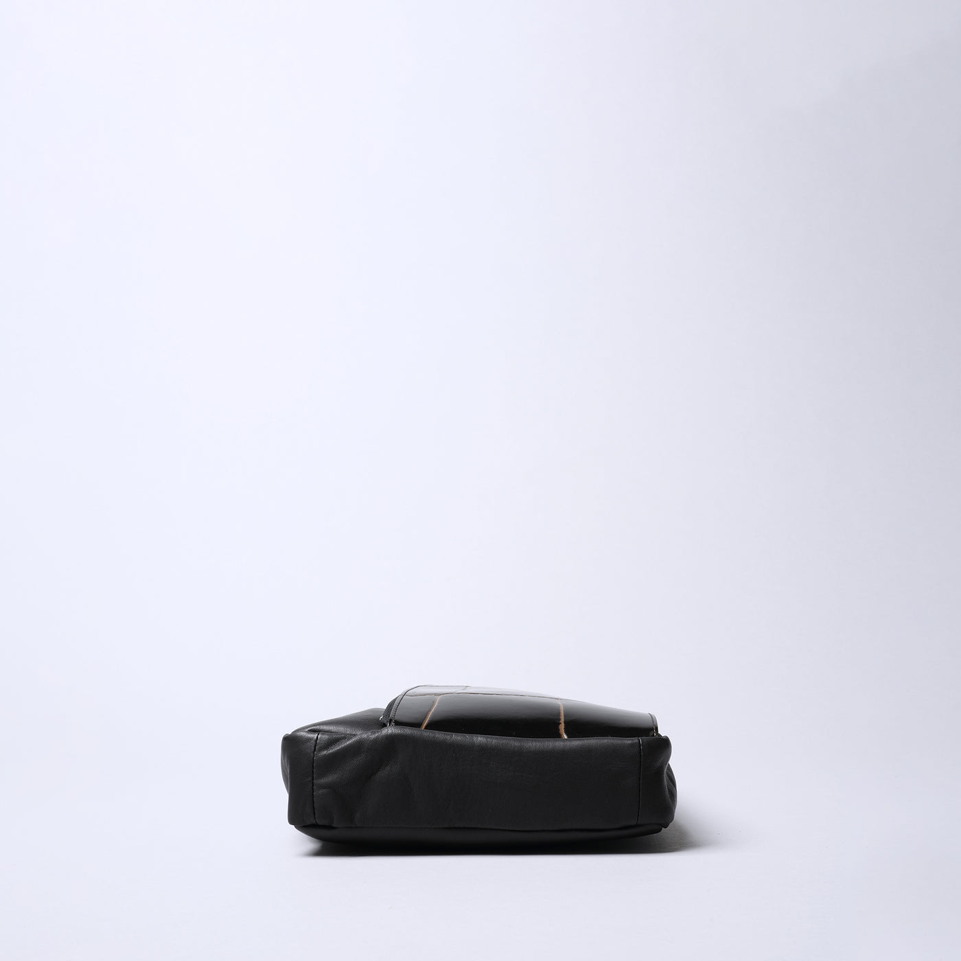 <REAL MIND BL> Apollon Vertical Shoulder Bag / Black