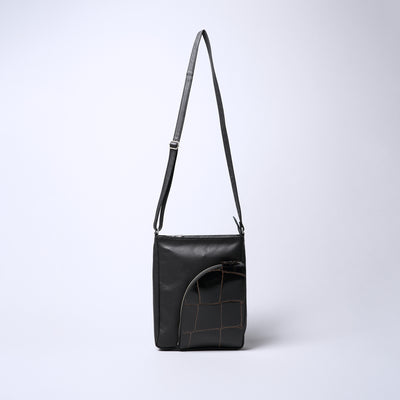 <REAL MIND BL> Apollon Vertical Shoulder Bag / Black