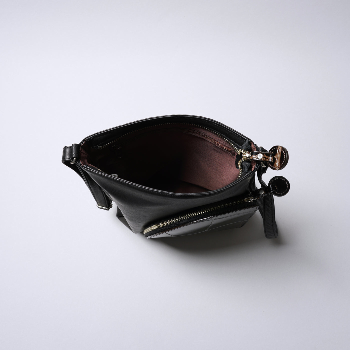 <REAL MIND BL> Apollon Vertical Shoulder Bag / Black