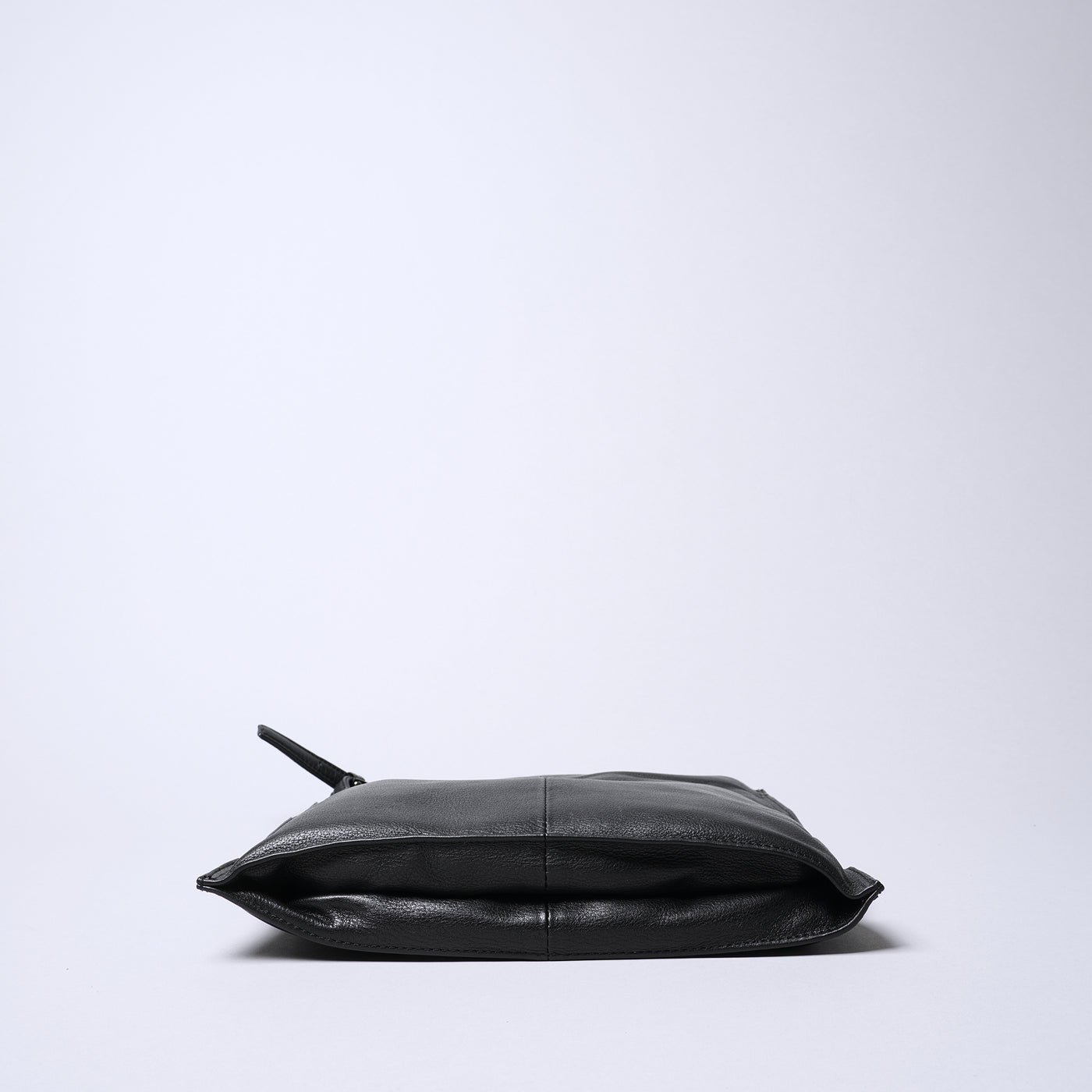 <REAL MIND BL> Fika Thin Gusset Shoulder Bag / Grey