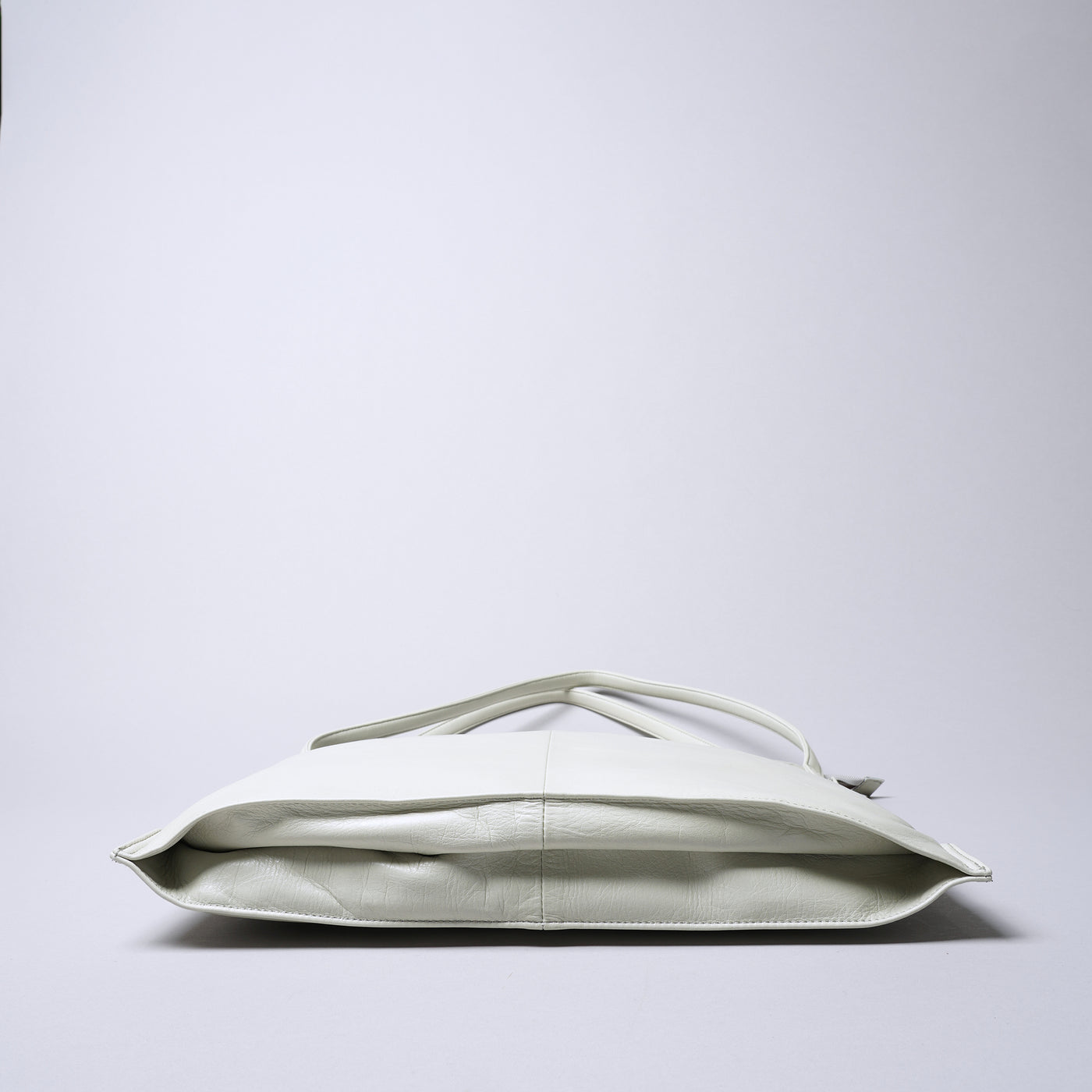 <REAL MIND BL> Fika Thin Gusset 2 A4 Tote Bag / Black