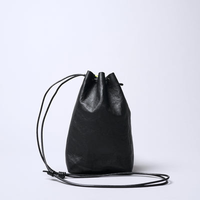 <SENTI FLATTER THE SENSES> Super Lightweight Dyneema Leather Drawstring Bag M  / Black