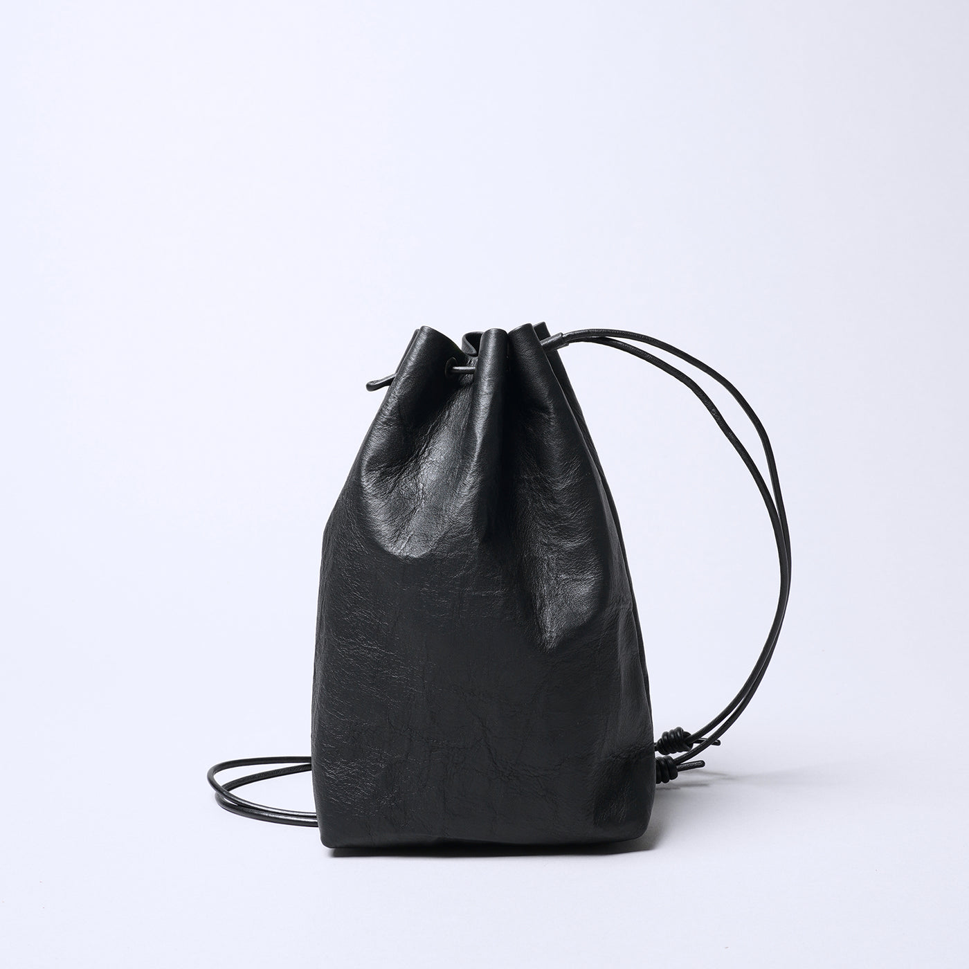 <SENTI FLATTER THE SENSES> Super Lightweight Dyneema Leather Drawstring Bag M  / Black x Camel