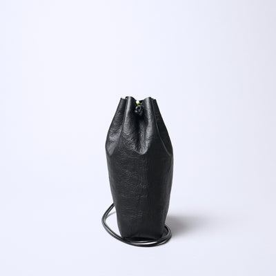 <SENTI FLATTER THE SENSES> Super Lightweight Dyneema Leather Drawstring Bag M  / Black
