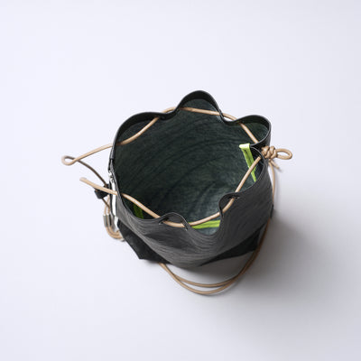 <SENTI FLATTER THE SENSES> Super Lightweight Dyneema Leather Drawstring Bag L  / Black x Camel