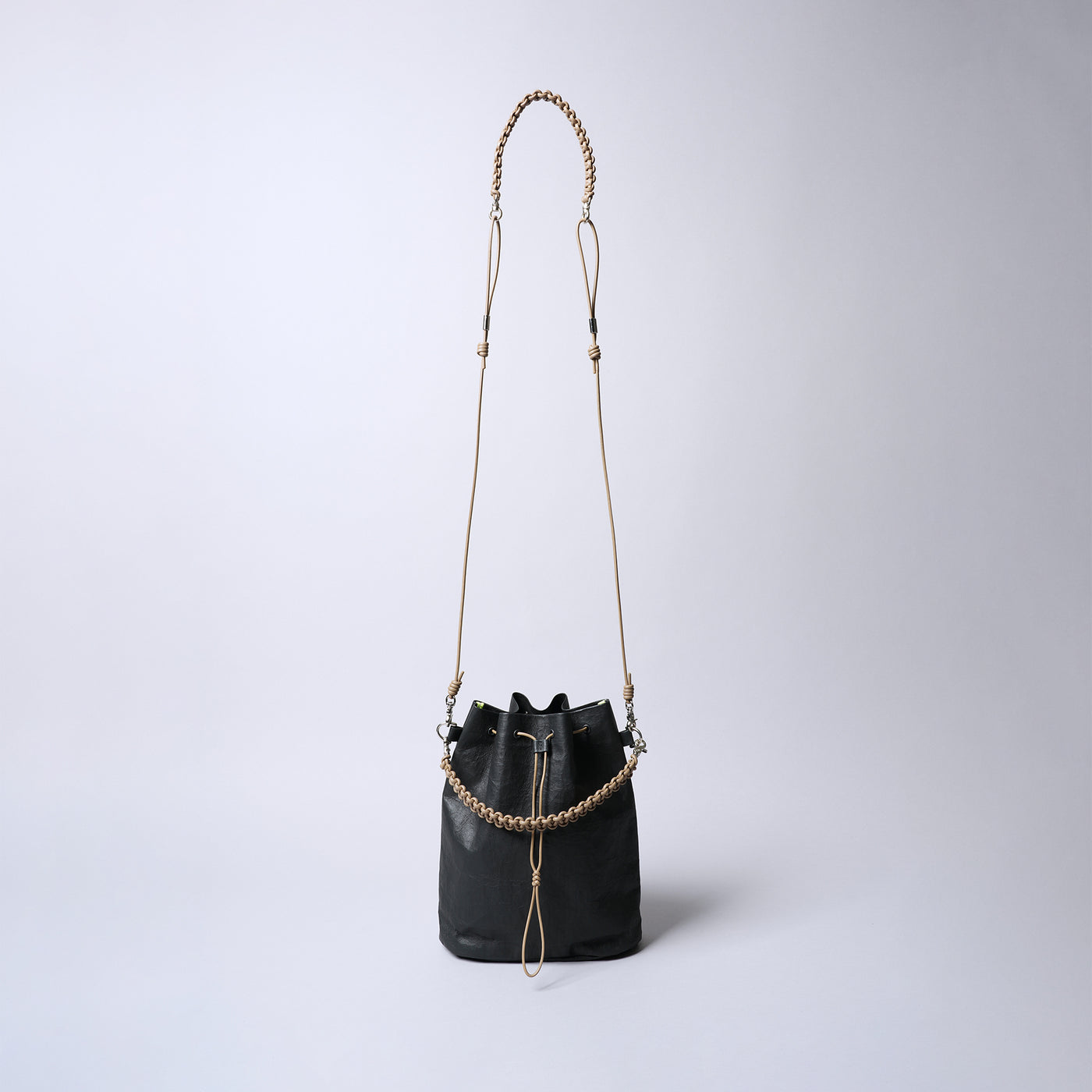 <SENTI FLATTER THE SENSES> Super Lightweight Dyneema Leather Drawstring 2 Way Bag / Black x Camel