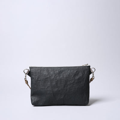 ＜センティ フラター ザ センシーズ＞超軽量ダイニーマレザー2WAYサコッシュ/ブラック×キャメル