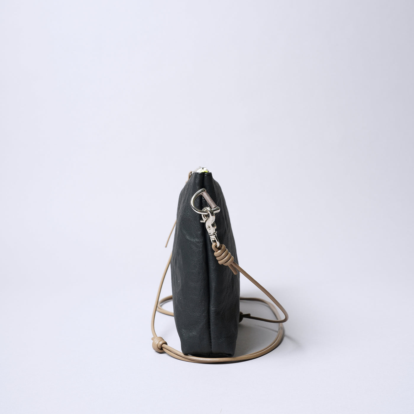 <SENTI FLATTER THE SENSES> Super Lightweight Dyneema Leather 2 Way Sachoche / Black