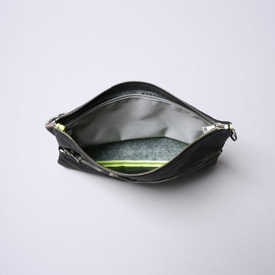 <SENTI FLATTER THE SENSES> Super Lightweight Dyneema Leather Double Zip Pouch LL / Black x Ivory