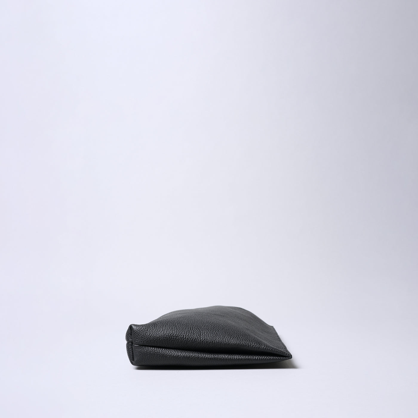 <SENTI FLATTER THE SENSES> Shrink Leather Shoulder Bag / Black