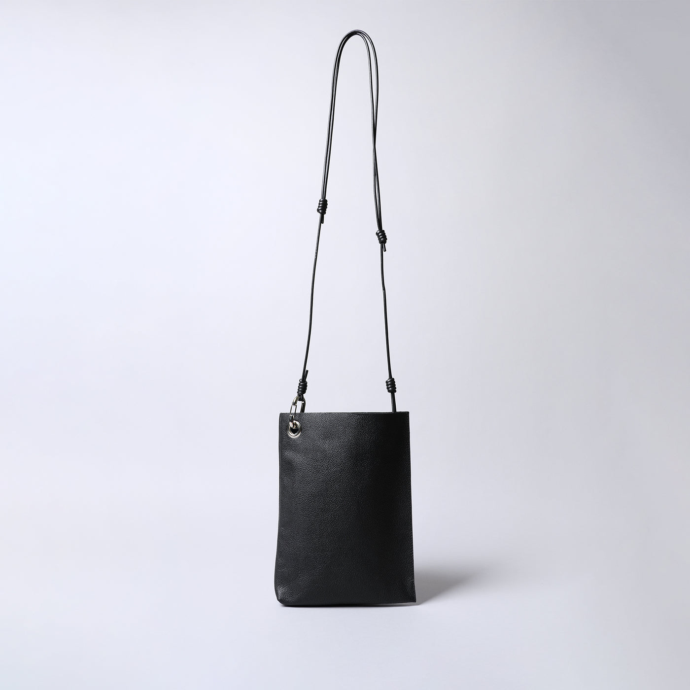 <SENTI FLATTER THE SENSES> Shrink Leather Shoulder Bag / Black