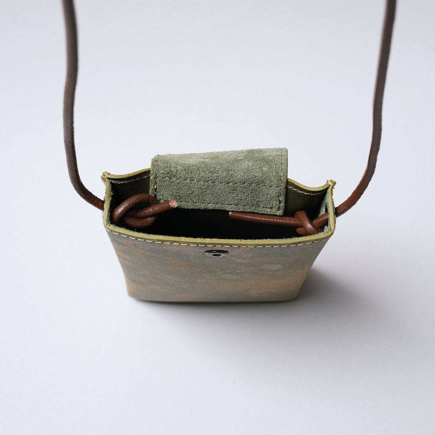 ＜keu＞Skinny Case S（7.5 inch）/紅銅鏽