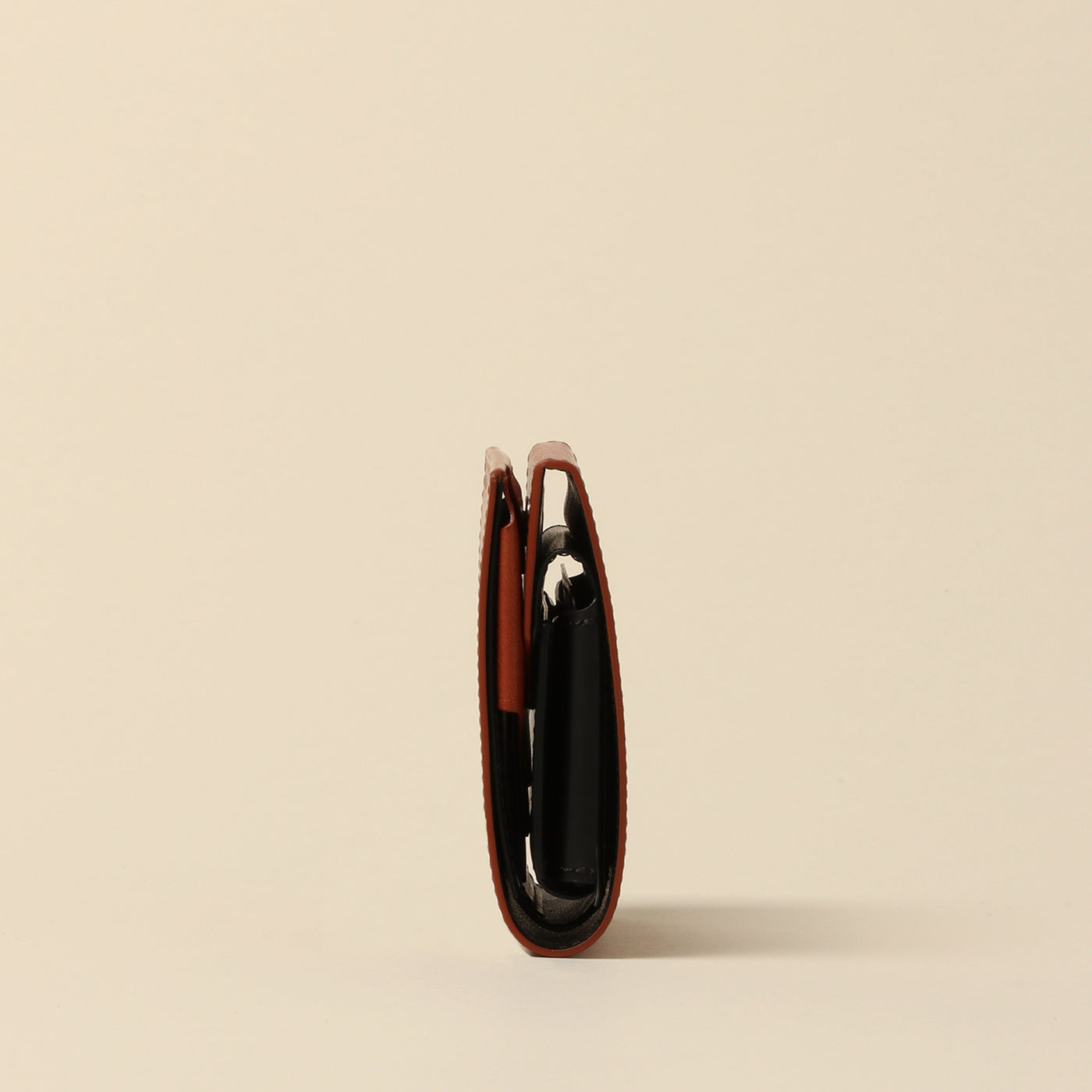 ＜Vintage Revival Productions> small vertical wallet in oiled leather, dark brown
