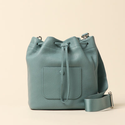 ＜itten-itten＞ Drawstring shoulder / pale green