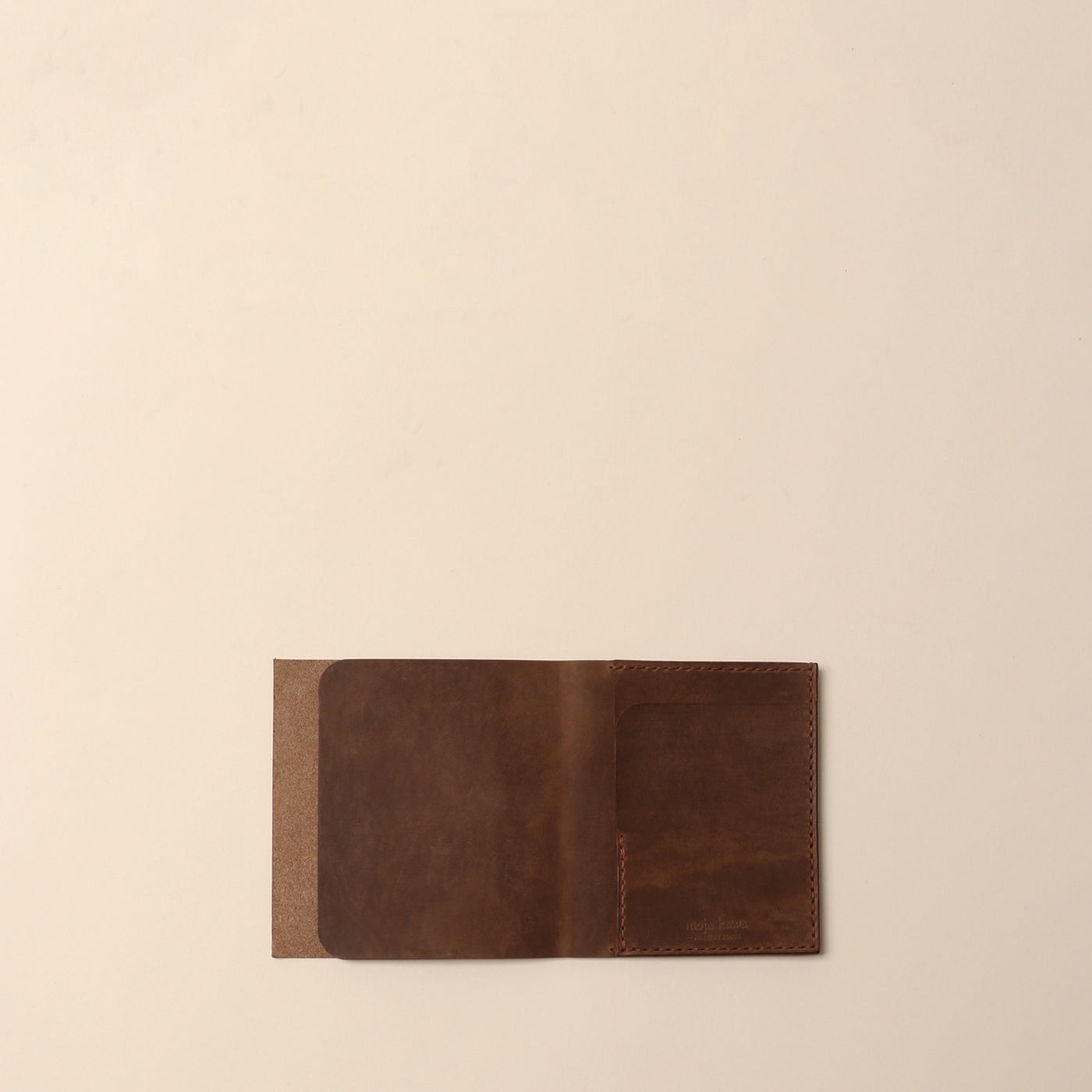 ＜Mojakawa> saba half Bifold wallet / brown