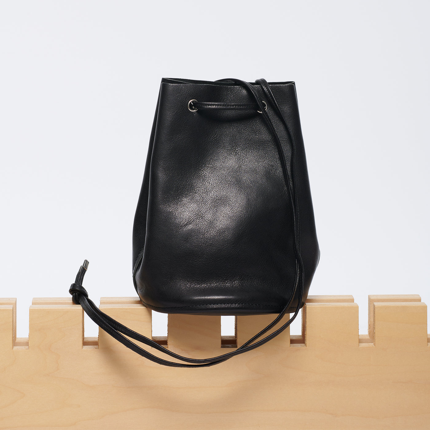 <Annak> Drawstring shoulder bag/silver